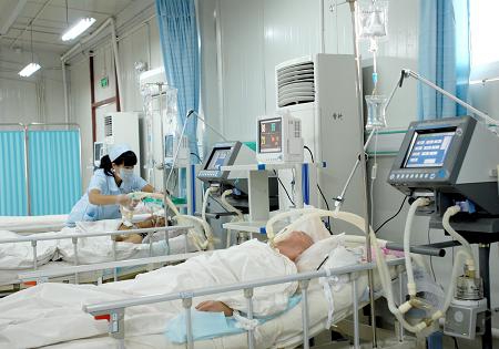 板房医院内的ICU.JPG